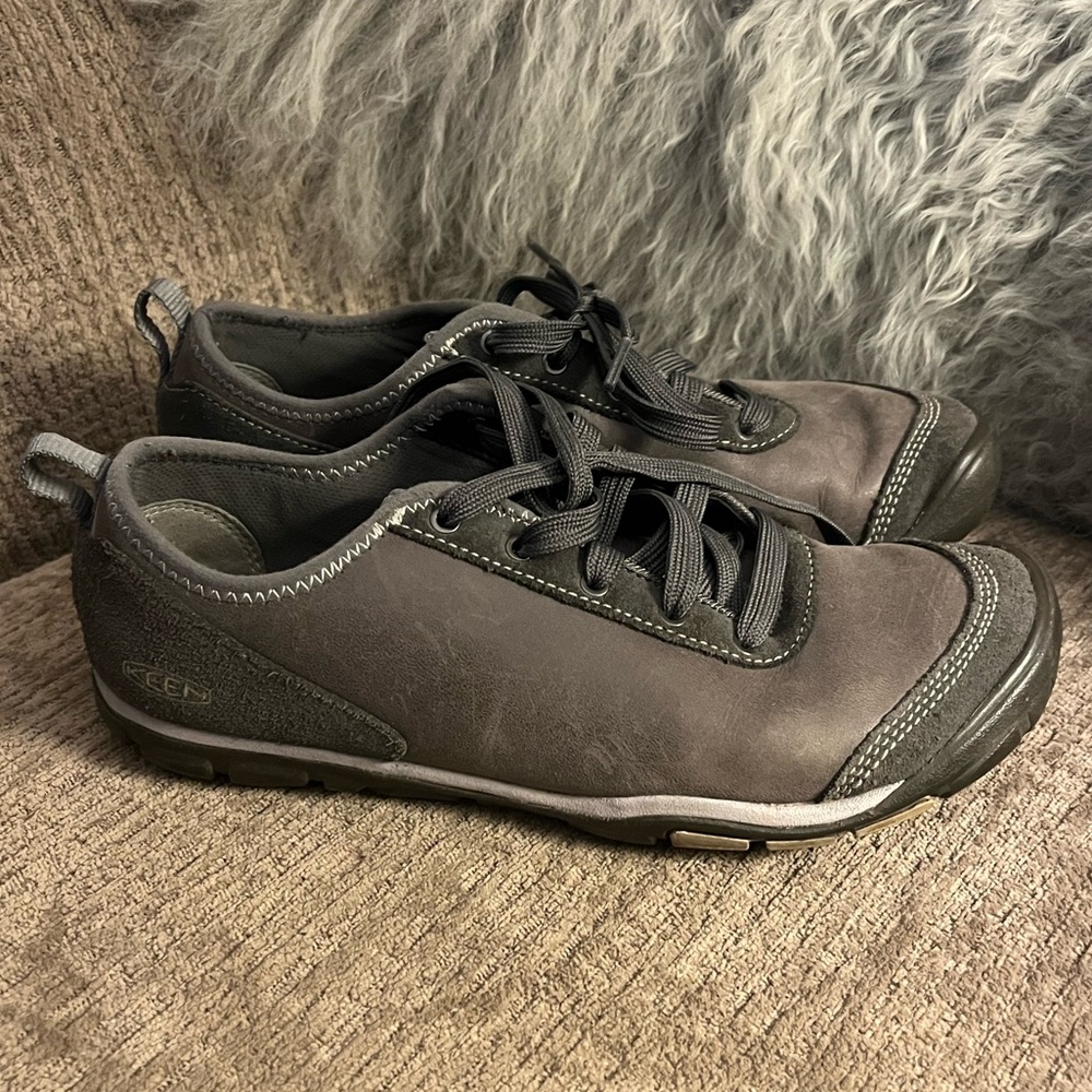 Keen sneakers - grey - size 9 - Picture 3 of 7